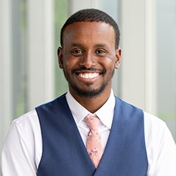 Headshot of Yonis Aliyow